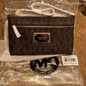 New Michael Kors Brown Large Wristlet